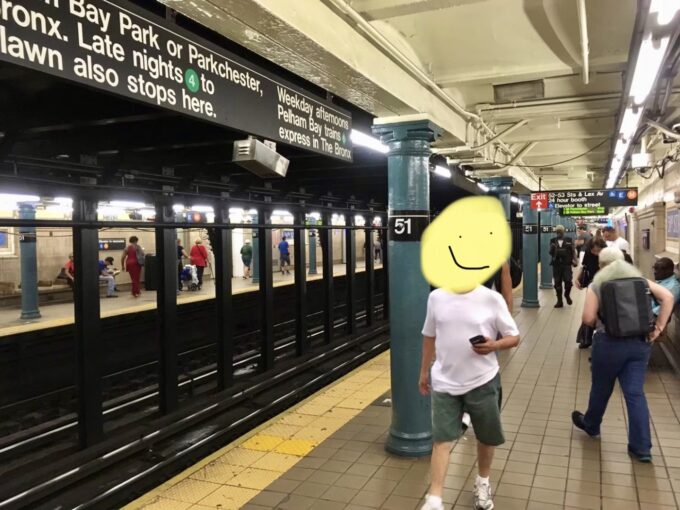 ニューヨーク地下鉄の駅の写真